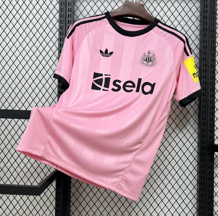 2025/2026 Newcastle United Goalie Pink Football Jersey 1:1