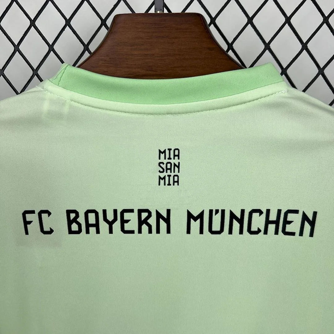 2025/2026 Bayern Munich Training Football Jersey 1:1 Kids Size